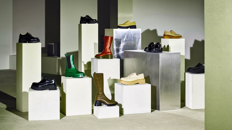 Illustrierte Kampagnenszene zum Thema Schuhhaus, ohne Bezug zu tatsächlicher Ware